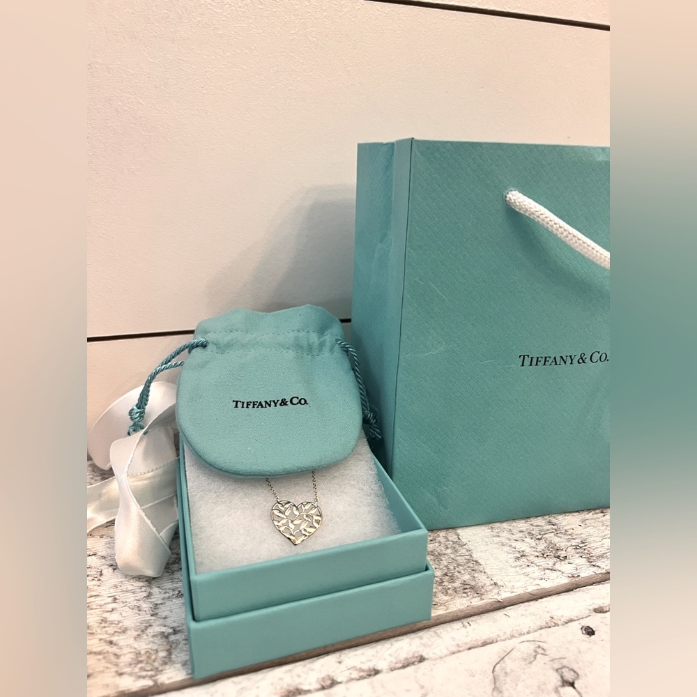 Brand New Tiffany&Co. Silver 925 Olive Leaf Heart Pendant Necklace